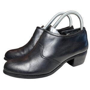 | Michelle D | Black Leather Low-Cut Round Toe Ankle Boot with Heel - 7.5